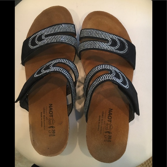 naot flow sandal